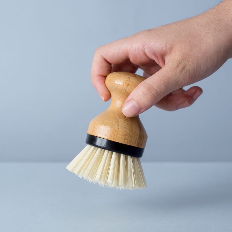 Escova de limpeza redonda com pega de bambu