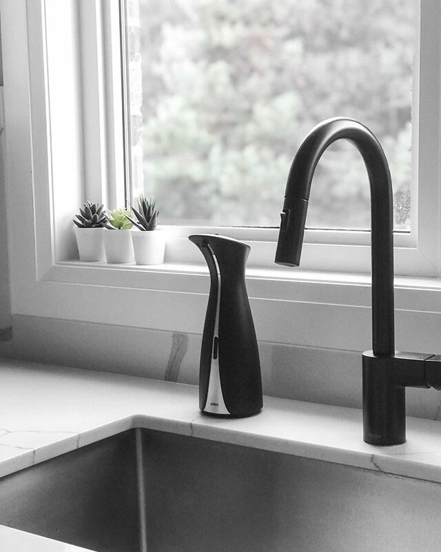 Dispenser Automático de Detergente Preto 255ml com Sensor