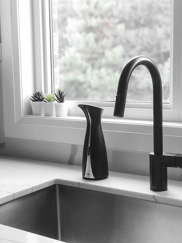 Dispenser Automático de Detergente Preto 255ml com Sensor